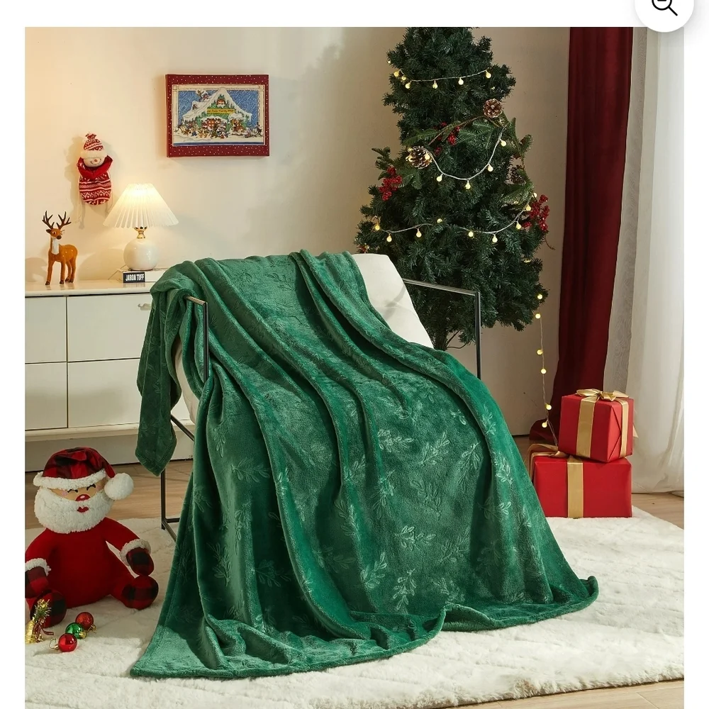 Holiday Time Festive Green Throw Blanket 50x70in Christmas Manta